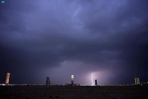 "مطار جدة": تأخر إقلاع بعض الرحلات لظروف الأحوال الجوية