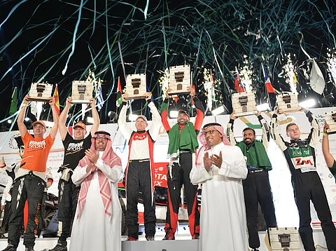 محافظ جدة يتوِّج الفائزين في سباق "رالي جدة 2022م"