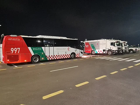 فرق إسعافية وآليات الكوارث.. الهلال الأحمر بجدة يؤكد جاهزيته للحالة المطرية