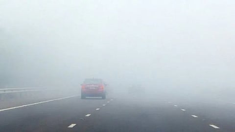 ضباب فجر الأربعاء يطال 3 مناطق مع تدنٍ في الرؤية حتى الصباح