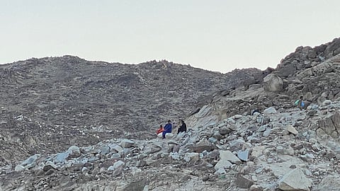 العمالة المخالفة في قمم الجبال