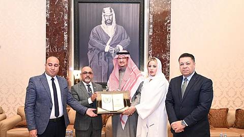 الأمير فيصل بن تركي يحصل على جائزة دولية في صناعة التنمية والسلام