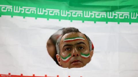 احتفالًا بهزيمة بلاده في المونديال.. إيراني أطلق بوق سيارته فأطلقت الشرطة النار على رأسه