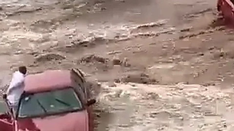 "المدني" يبدأ تشكيل لجان لحصر أضرار الأمطار بمكة