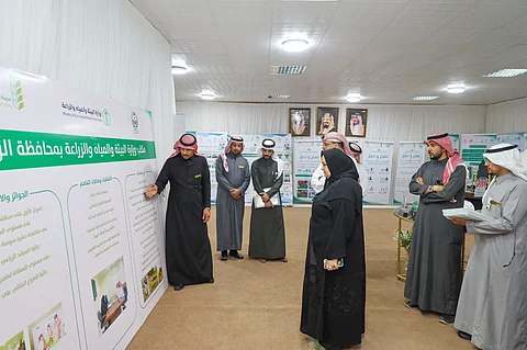 جانب من زيارة وفد منظمة الصحة العالمية للمعرض الدائم بالزلفي