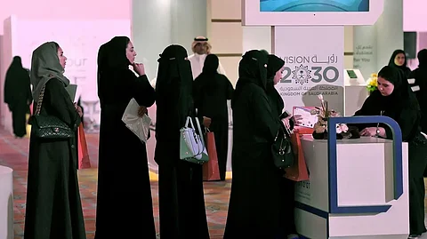 فرص عمل ومشاريع ضخمة.. تقرير: هذا القطاع سيهيمن على وظائف السعوديين