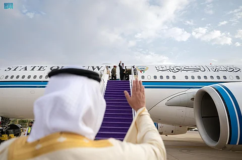 ولي عهد الكويت يغادر الرياض
