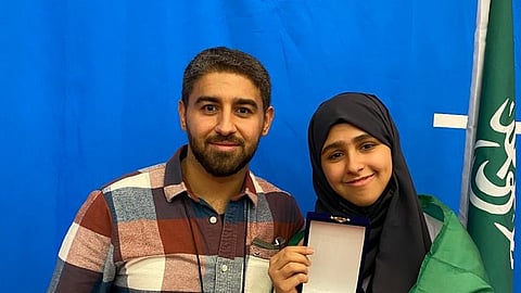 إسراء الوصيبعي الفائزة بالمركز الثاني على مستوى العالم في (الحساب الذهني السريع )