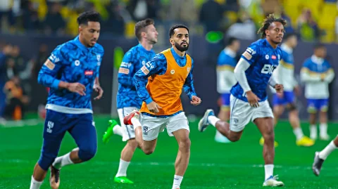 محمد البريك لاعب نادي الهلال خلال التدريبات الجماعية