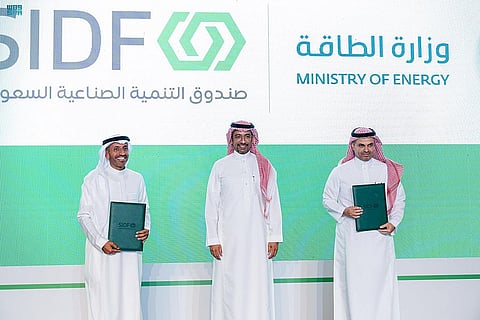 "الطاقة وصندوق التنمية الصناعية" يتبادلان وثائق اتفاقية لتمكين الشركات