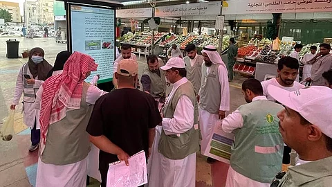 "البيئة" تطلق حملة للتوعية بمخاطر الخضراوات والفاكهة مجهولة المصدر بجدة
