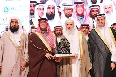سمو محافظ الأحساء يرعى حفل تكريم ١٤٤ حافظاً ومجازاً من حفظة كتاب الله تعالى