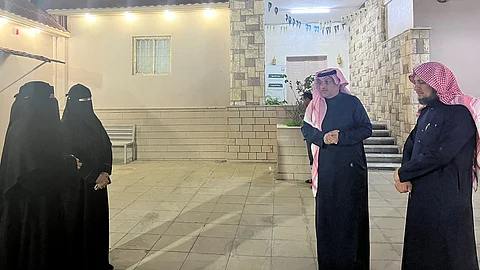 يوسف آل خثيم يقف على المستجدات الخاصة بالأعمال التطوعية