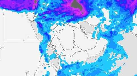 تقلبات جوية تشمل فرصاً للأمطار وانخفاضاً للحرارة ورياحاً نشطة على بعض مناطق المملكة
