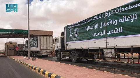 3 شاحنات من "إغاثي الملك سلمان" تعبر منفذ الوديعة إلى مأرب والضالع