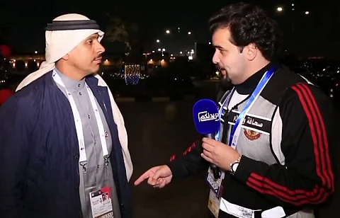 مسؤول كويتي يتعرّض للسرقة بافتتاح خليجي 25.. فيديو: "شقّوا جيبي وسرقوا محفظتي"
