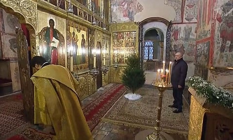 الرئيس الروسي يحضر قداس عيد الميلاد بمفرده