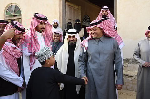 سمو محافظ الأحساء يزور فعاليات مهرجان "نقوش العقير"