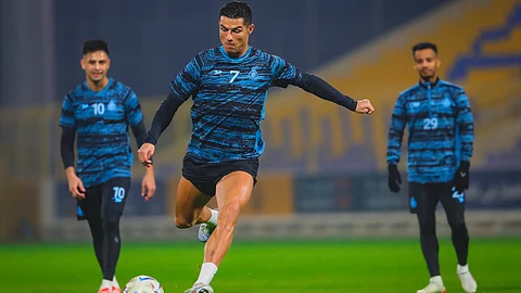 الجولة 12 من دوري روشن للمحترفين.. "النصر" في مواجهة "الطائي" للقبض على الصدارة