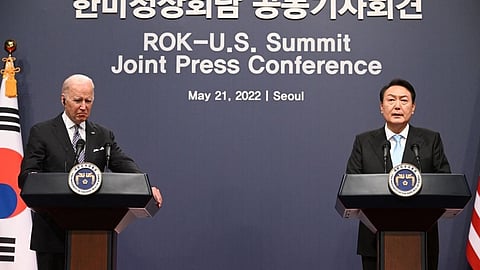 الرئيسين الكوري الجنوبي يون سوك يول ونظيره الأمريكي جو بايدن