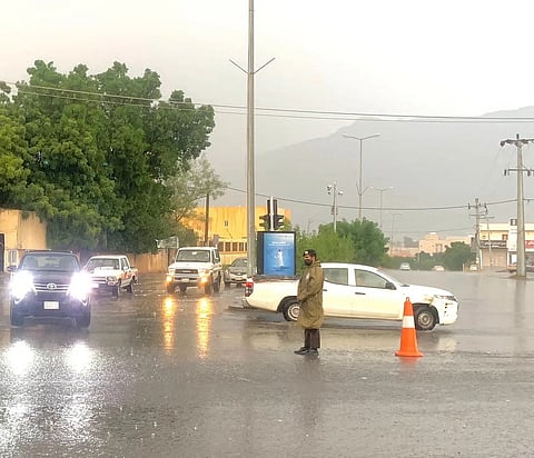 دليل "التعليم" لتعليق الدراسة.. سرعة الرياح والسحب شروطٌ قبل اتخاذ القرار