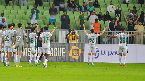 فرحة لاعبي الأهلي بالفوز على الشعلة