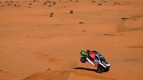 يزيد الراجحي خلال مشاركته في رالي داكار السعودية 2023