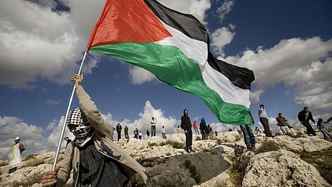 مسيرة فلسطينية حاشدة للتنديد بمخططات الكيان المحتل لتهجير سكان الخان الأحمر