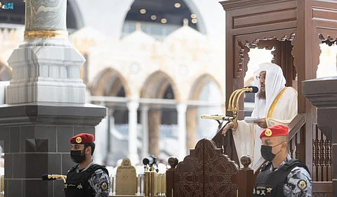 إمام وخطيب المسجد الحرام أسامة عبدالله خياط