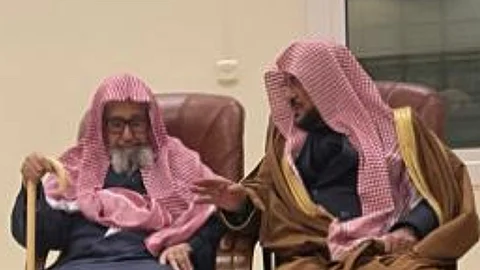 وزير "الإسلامية" يزور الشيخ صالح الفوزان بمنزله بالرياض