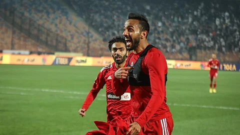 فرحة محمود كهربا لاعب الأهلي المصري بتسجيله هدف في مرمى الزمالك