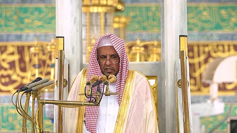 إمام وخطيب المسجد النبوي الشريف حسين بن عبدالعزيز آل الشيخ