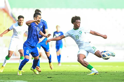 جانب من لقاء المنتخب السعودي للشباب مع نظيره الأوزبكي