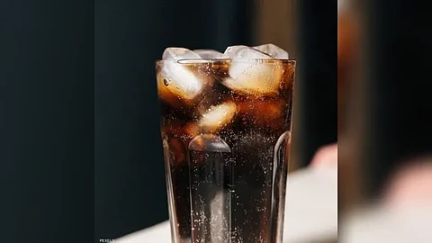 هناك رابط بين استهلاك المشروبات المحلاة وتساقط الشعر الذكوري