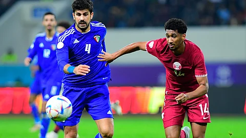 "خليجي 25": منتخب قطر يتخطى عقبة الكويت بثنائية.. ويعتلي الصدارة