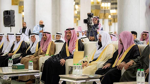 الأمير فيصل بن سلمان خلال تدشين موسوعة معمار المسجد النبوي