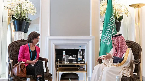وزير الخارجية يستعرض مع نظيرته الألمانية سُبل تعزيز العلاقات الثنائية