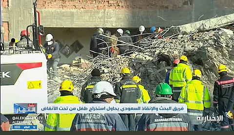 الفريق السعودي خلال أعمال البحث والإنقاذ بتركيا