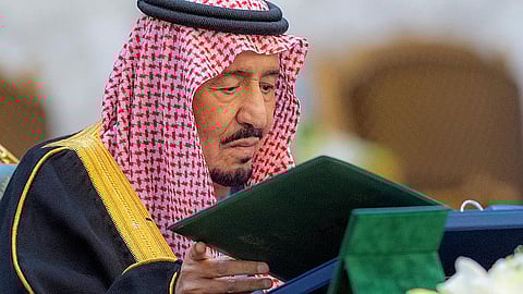 الملك سلمان بن عبدالعزيز خلال ترؤسه جلسة مجلس الوزراء