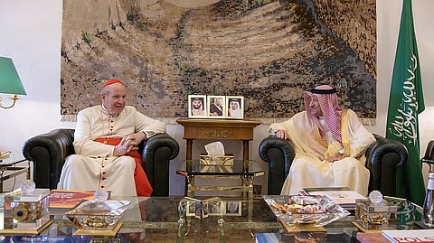 وليد الخريجي خلال لقائه رئيس أساقفة فيينا الكاردينال كريستوف شونبرون