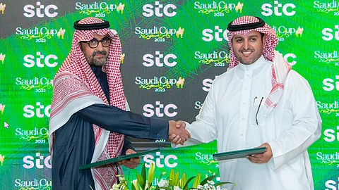 بدر المبطي وزياد المقرن يوقعان اتفاقية الشراكة