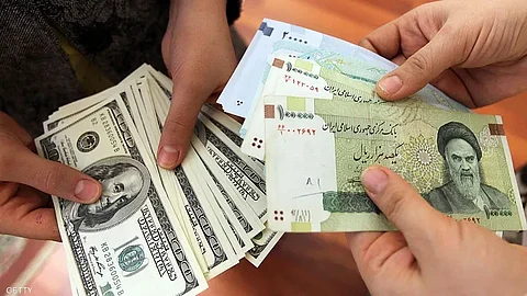 العملة الإيرانية تنخفض.. 600 ألف ريال للدولار الواحد
