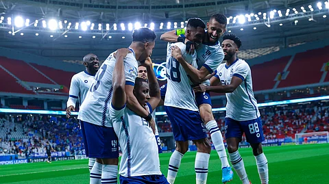 لأنك هلالي هامتك في السماء فوق.. الهلال السعودي "كبير آسيا" إلى نهائي دوري الأبطال