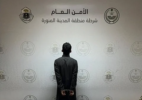 "شرطة المدينة" تطيح بشخص لحمله سلاحًا ناريًّا.. والسجن 18 شهرًا وغرامة 6 آلاف ريال في انتظاره