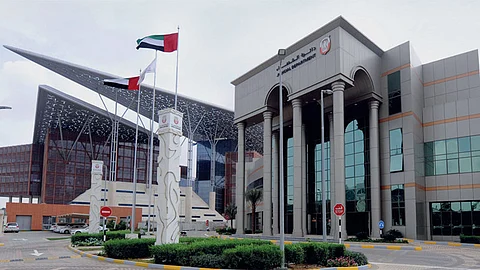 تربطهما علاقة اجتماعية.. أمام محكمة إماراتية: فتاة تُطالب شابًّا بردّ 3.2 ملايين درهم