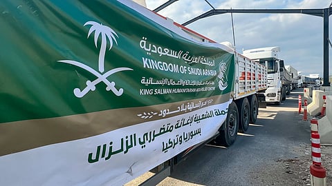 الشاحنات الإغاثية السعودية تعبر منفذ غصن الزيتون نحو سوريا