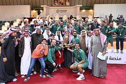 العدالة يرافق الروضة للدوري الممتاز.. آل نمر يتوِّج قبضة الروضة بكأس دوري الدرجة الأولى