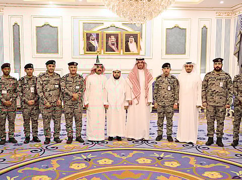 بالصور… محافظ جدة يتفقد القاعات المعدّة للمحاكمات المرئية عن بُعد بإصلاحية السجون