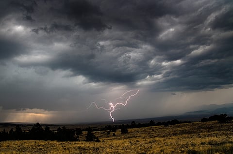 "سحب ركامية" بالمرتفعات الجنوبية وأمطار متفاوتة الغزارة متوقعة خلال ساعات