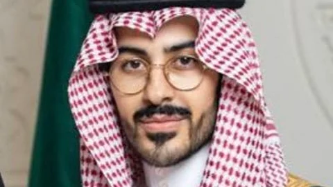 استشاري أمراض الشعر والتجميل د. وليد الصالحي